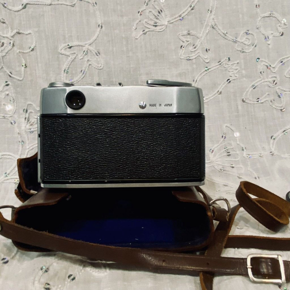 Vintage 60s Tower 18b 35mm Camera W/Carrying Case & Strap Untested Made In Japan - Picture 4 of 8